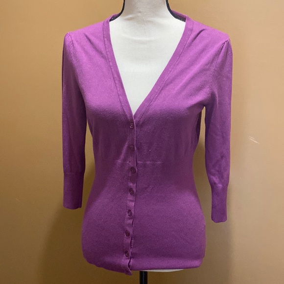 Women Apt 9 purple lightweight button down v neck sweater cardigan sz M - Picture 1 of 10
